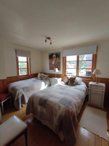 2 twin beds