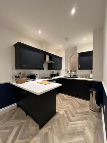 INCREDIBLE 3 Bedrooms Windsor Home, Free Parking - A Blend of Luxury and Character - Incredible Location - Windsor Castle, Ascot, Legoland, Heathrow Airport, Windsor (foto 11)