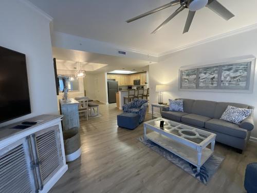 1107 Royale Palms condo