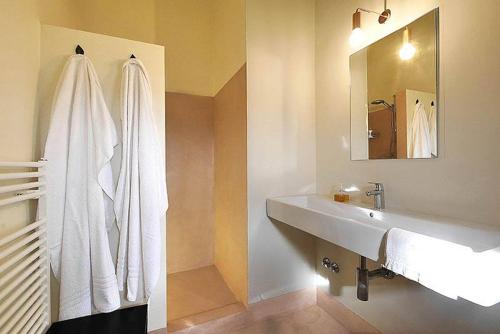  Agriturismo Le Tassinaie in Castellina Marittima