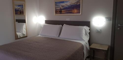 Double Room with Balcony image 1