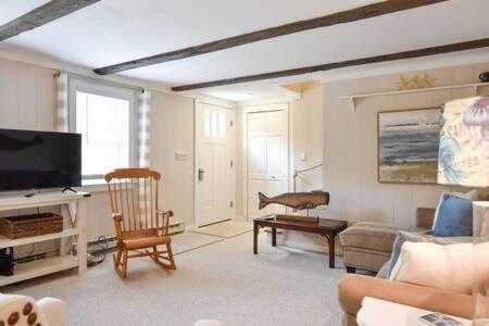 Great Home with Game Space Close to Baech Great Home with Game Space Close to Baech