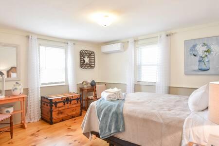 Great Home with Game Space Close to Baech Great Home with Game Space Close to Baech