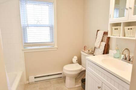 Great Home with Game Space Close to Baech Great Home with Game Space Close to Baech