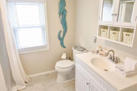 Great Home with Game Space Close to Baech Great Home with Game Space Close to Baech