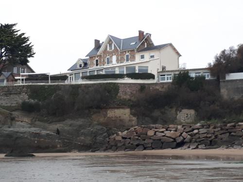 Appart 4/6 pers proche centre et acces direct plage : Ouessant in Labernerī Enreca