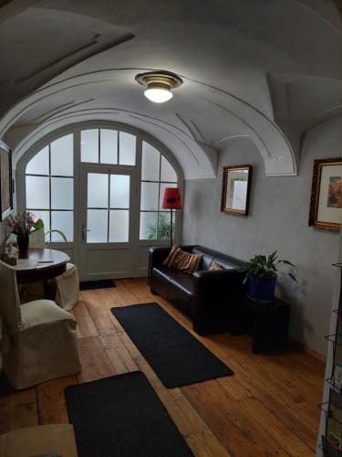 2 twin beds, 1 sofa bed