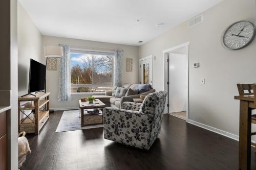 Sweet Tart Spot - Cozy TC Condo - Pet Friendly