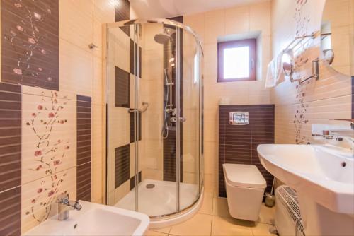 Deluxe Double Room with Shower