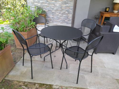 Delightful stylish house with private garden close to downtown in Monte Porzio Catone