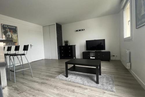 Cosy Apartment with Private Parking - Location saisonnière - Saulx-les-Chartreux