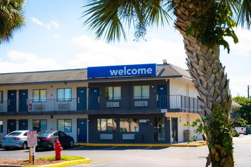 Motel 6 Lantana/West Palm Beach, FL - 숙소 외관