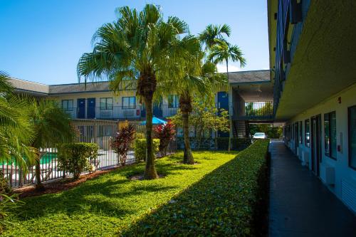 Motel 6 Lantana/West Palm Beach, FL - 숙소 외관
