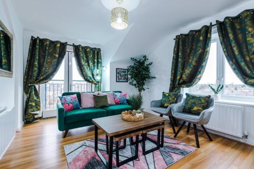 Pinley Place Serviced Apartment - Charming 2Bed Retreat Coventry