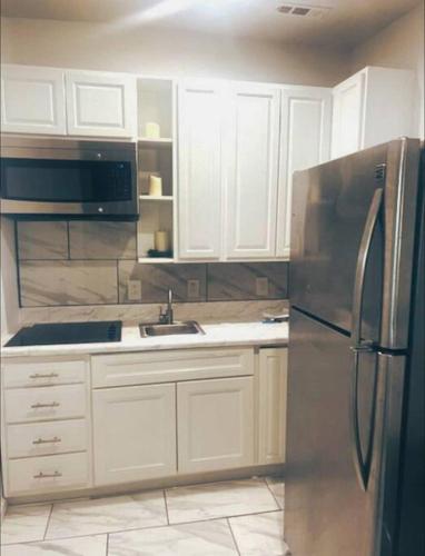 مطبخ, Beautiful Queen Luxury Suite Near Downtown Norfolk in Norfolk City Center