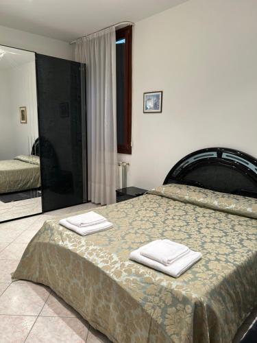 Standard Double Room with Shared Bathroom