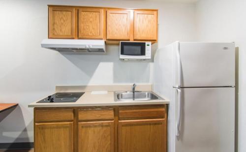 Konyha, WoodSpring Suites Port Orange - Daytona Beach in Port Orange (FL)