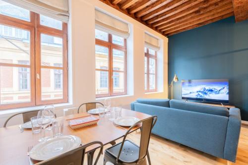 Old Lille Apartment With Cachet Parking - Lille