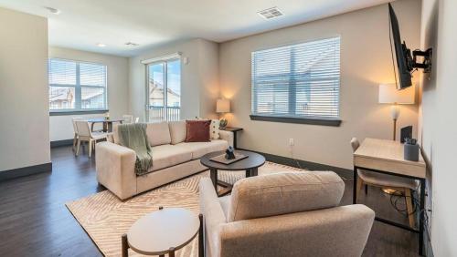 Landing Modern Apartment with Amazing Amenities (ID5076X35) in Parker (CO)