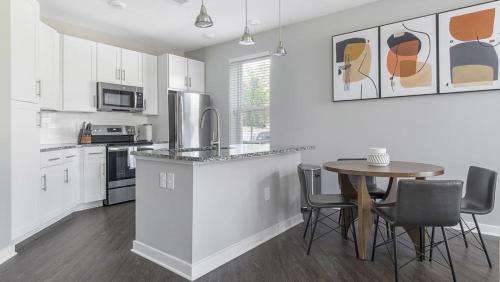 Landing Modern Apartment with Amazing Amenities (ID1358X777) in Falconbridge