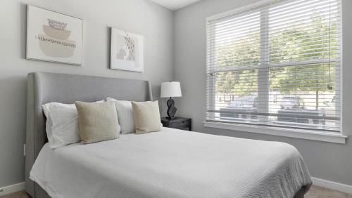 Landing Modern Apartment with Amazing Amenities (ID1358X777) in Falconbridge
