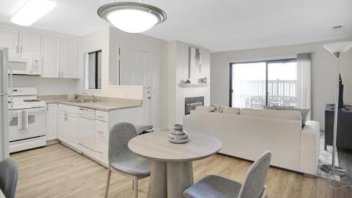 Landing Modern Apartment with Amazing Amenities ID1233X125 in Redlands, USA