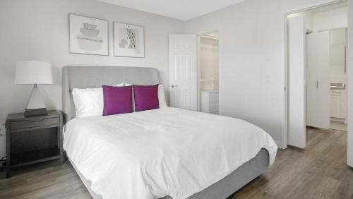 Landing Modern Apartment with Amazing Amenities ID1233X125 in Redlands, USA