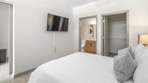 Landing Modern Apartment with Amazing Amenities ID1208X247 in Charlotte, USA