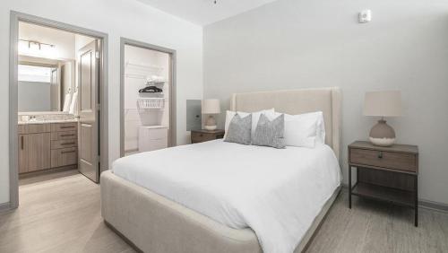 Landing Modern Apartment with Amazing Amenities ID1208X247 in Charlotte, USA