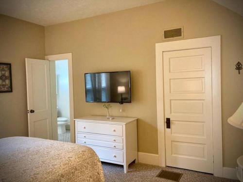 College of Wooster 3100 sq ft. Historic Home in Wooster, USA