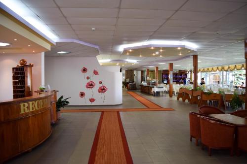 ล็อบบี้, โรงแรมบาลาตัน (Balaton Hotel) in เนสเซบา