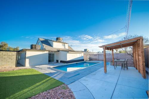 Vegas Vacation Home with Pool 5 min to The Strip and Fremont Street