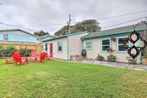 Galveston Group Getaway with Private Yard and Fire Pit in Galveston, USA