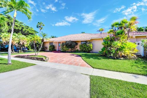 Minutes To Beach & Casino Spacious 5BR Heated Pool in Dania Beach, USA