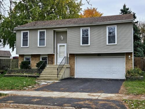 Beautifully renovated 4bed/2bath home - Pets OK in Aurora, USA