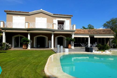 Villa Novalya avec piscine, jacuzzi et pétanque pour 10 personnes - Location, gîte - La Crau