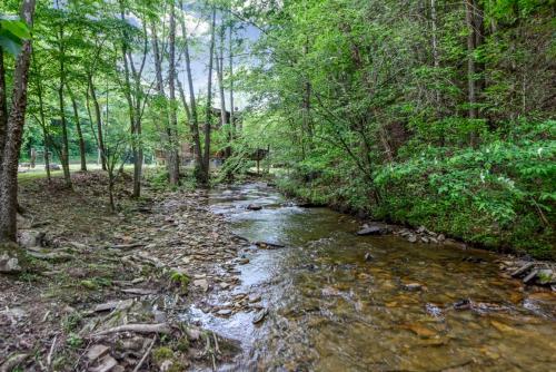 Whisper Creek in Townsend, USA