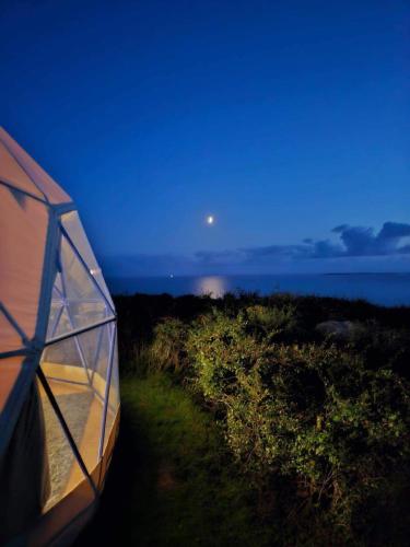 Geodome with sea views near Pendine