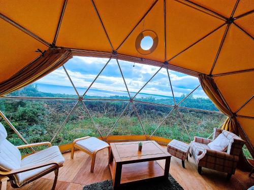 Geodome with sea views near Pendine