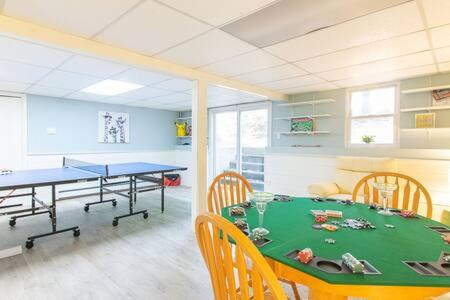 Spacious Stone Fire Pit Game Room A C in Barnstable, USA