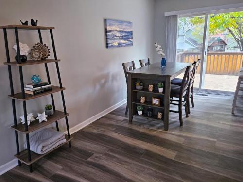 Beautifully renovated 4bed/2bath home - Pets OK in Aurora, USA