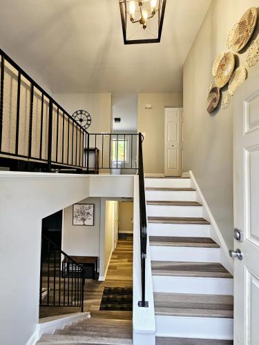Beautifully renovated 4bed/2bath home - Pets OK in Aurora, USA
