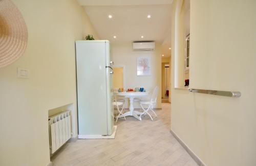 Gramsci 79 - Elegante appartamento fronte spiaggia con 3 posti letto, Santa Margherita Ligure (foto 7)