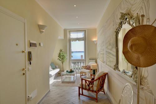 Gramsci 79 - Beachfront