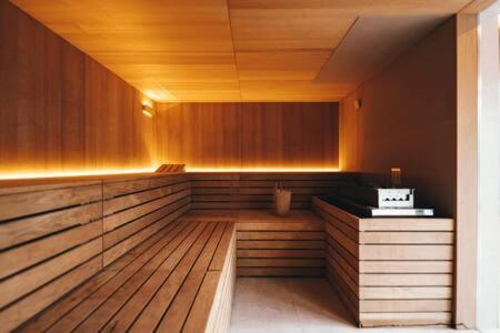 Spa, Gym & Pool in Cloche d'Or ID6