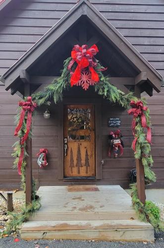 Elk Feathers in Sevierville, USA