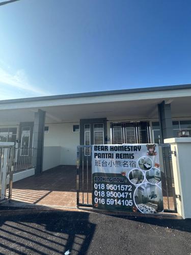 Exterior view, Pantai Remis Bear Homestay in Pantai Remis