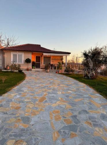 Villa Nikol, Tirana