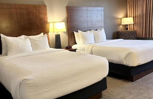 Deluxe Queen Room with Two Queen Beds - Non-Smoking