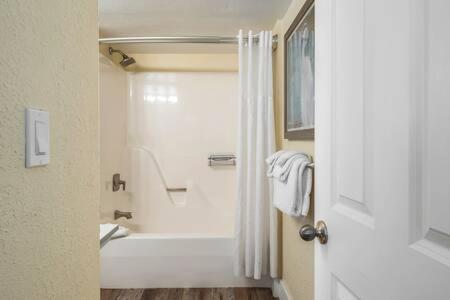 Saint Martin Suite - image 12